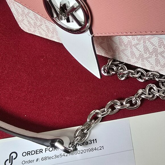 🛑 SELLERS, BEWARE OF BAIT & SWITCH SCAMMERS ~  POSHMARK MAKES IT EASY 4 THEM 😡 - Picture 2 of 9